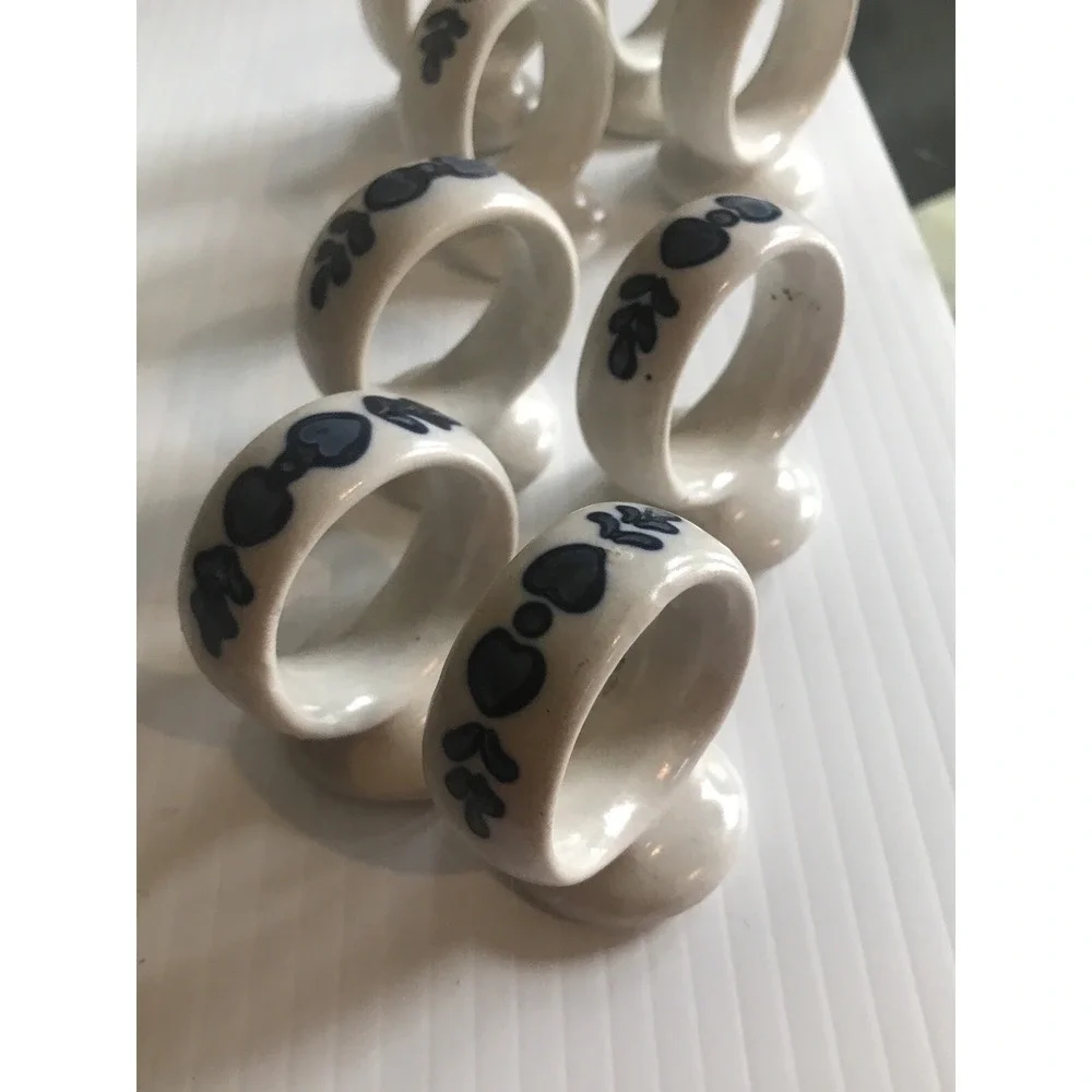 Pfaltzgraff Yorktowne Footed Napkin Rings Blue Hearts‎ set of 8
